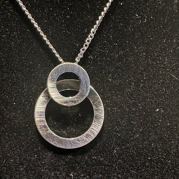 Beautiful Theia Open Dot Silver plated adjustable necklace by Dansk Copenhagen. - Picture 3 of 4